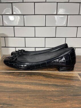 Stuart Weitzman Shoes Womens Sz 7 Narrow Black Croc Print Embossed Leather Flat